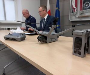 Strzeżcie się kierowcy! Policja w Lesznie ma drona