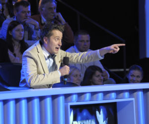 Tak na początku kariery wyglądał Piotr Kędzierski. Dziś trudno go rozpoznać na starych zdjęciach