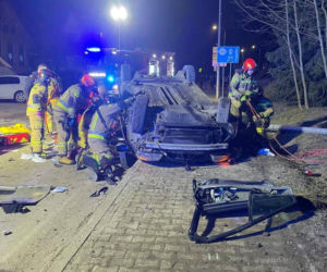 21-latek dachował w Kościelisku. Z wraku samochodu wycinali go strażacy