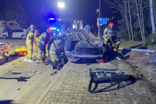 21-latek dachował w Kościelisku. Z wraku samochodu wycinali go strażacy