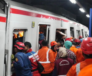 Indonezja/ Do 14 wzrosła liczba ofiar śmiertelnych kolizji pociągów, 84 osoby ranne