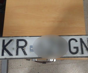 Kraków: Kierowcy masową gubią tablice rejestracyjne. Gdzie je odebrać?