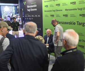Były premier Leszek Miller na warszawskich Targach Obronnych