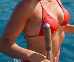 Aryna Sabalenka wyłania się z morza jak syrena