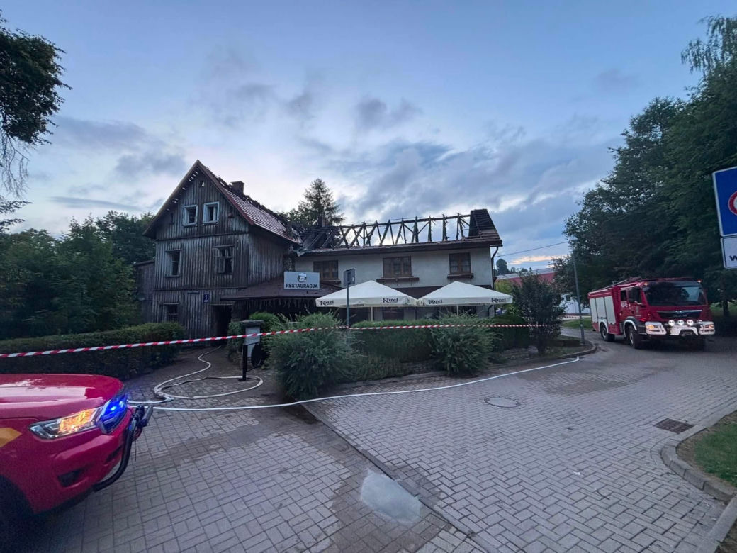 Tragiczna noc w Dusznikach-Zdroju. Ponad 10 zastępów w akcji, nie żyje jedna osoba!