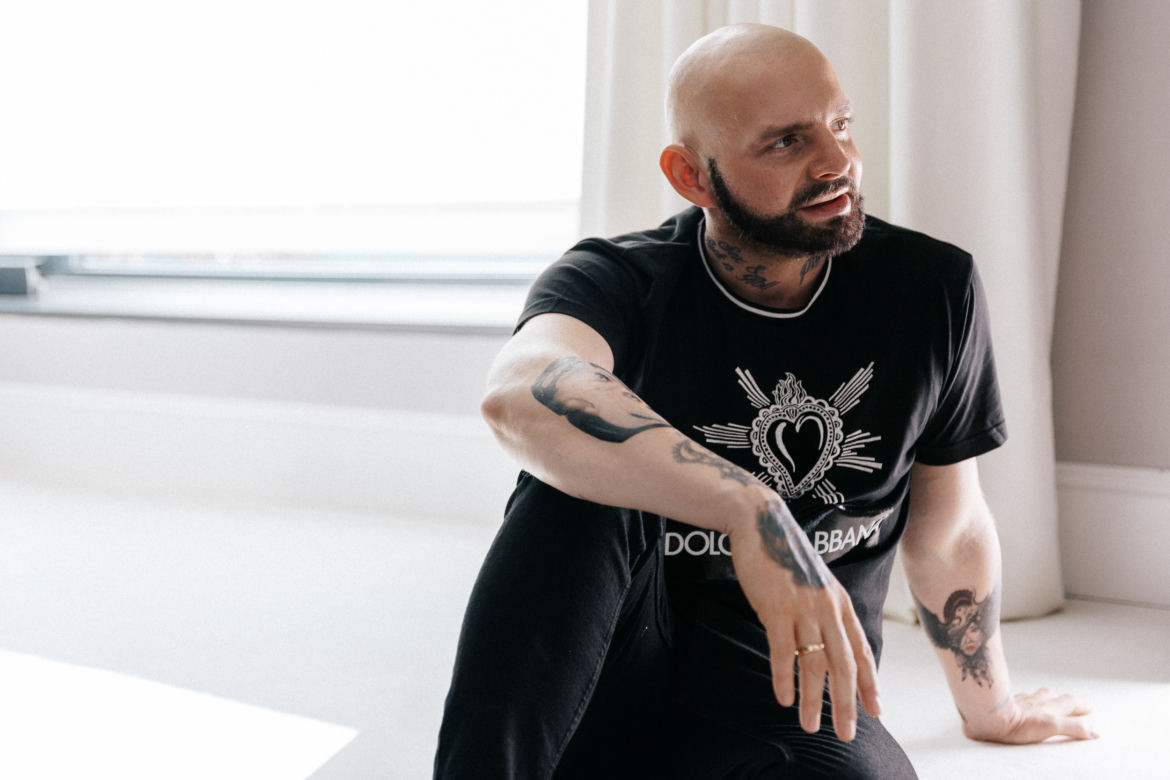 Jak Patryk Vega znalazł się w Księdze Rekordów Guinessa? Premiera filmu o reżyserze "Niewidzialna Wojna" już 30 września!