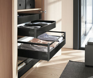 Szuflady TANDEMBOX antaro w sypialni