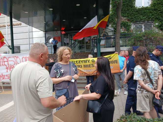Protest mieszkańców kamienicy przy ul. Środkowej 11