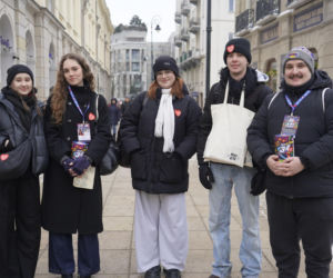 Zbierali do puszki na zdrowe brzuszki. Serduszkowe szaleństwo opanowało stolicę
