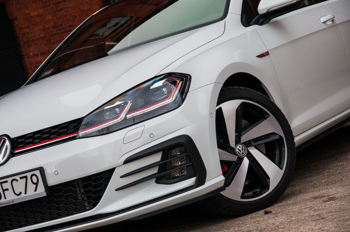 Volkswagen Golf 2.0 TSI GTI Performance 245 KM