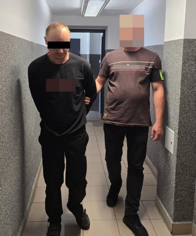 Zginęła pasażerka, kierowca uciekł z miejsca wypadku. 35-latek ukrywał się w lesie