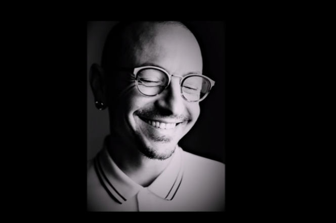 Chester Bennington w teledysku One More Light  (zwieR.Z. Remix)