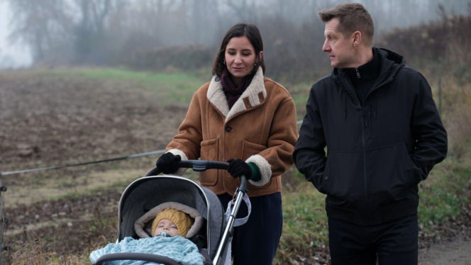 M jak miłość odc. 1927. Paweł (Rafał Mroczek), Agnes (Amanda Mincewicz), Antoś (Mark Myronenko)