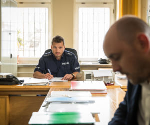 Diagnoza 3 sezon, odcinek 9. Jan Artman (Adam Woronowicz), policjant (Sławomir Doliniec)
