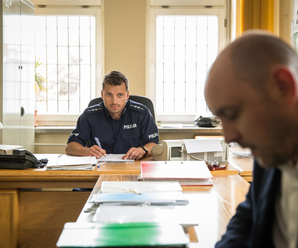 Diagnoza 3 sezon, odcinek 9. Jan Artman (Adam Woronowicz), policjant (Sławomir Doliniec)