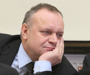 Minister od niepełnosprawnych zarobił milion! A mnie rząd zabrał 520 zł zasiłku!