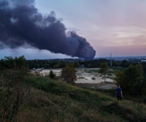 Potężny pożar w Sosnowcu. Płoną pojemniki z nieznaną substancją. Słychać wybuchy! [ZDJĘCIA]