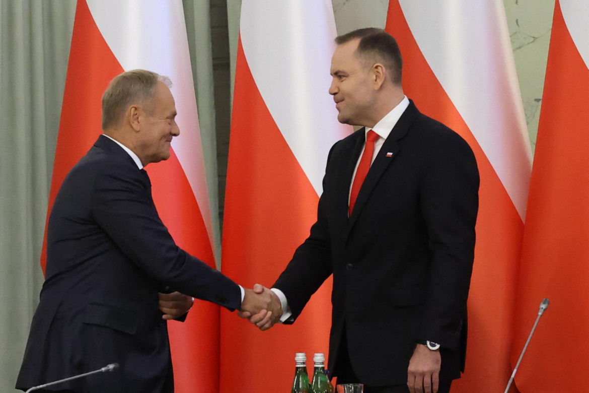 Iskrzy między Donaldem Tuskiem a Karolem Nawrockim