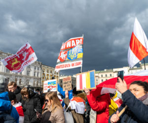 Kraków solidarny z Ukrainą! Wielka manifestacja na Rynku Głównym [ZDJĘCIA]