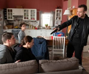 Na Wspólnej, odcinek 3091. Arni (Gabriel Piotrowski), Jarek (Wojciech Rotowski), Magda (Natalia Klepacka), Michel (Ochocinski)