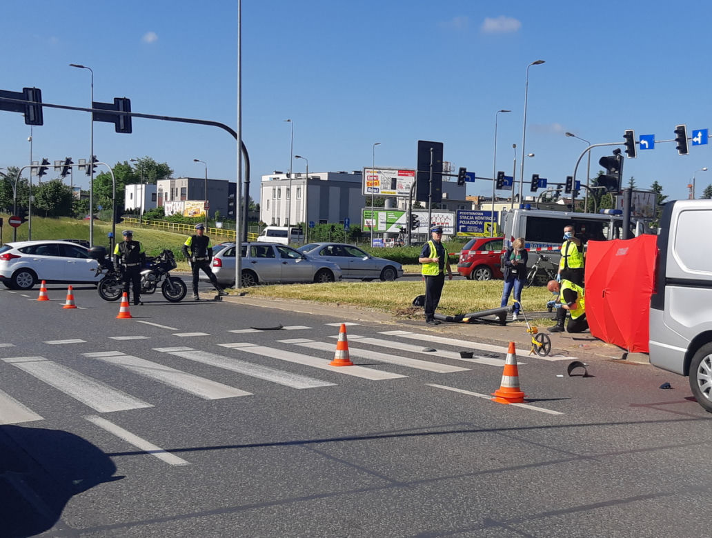 Bydgoszcz. Samochód wjechał w pieszych! 12-letnia dziewczynka zginęła na miejscu [ZDJĘCIA]
