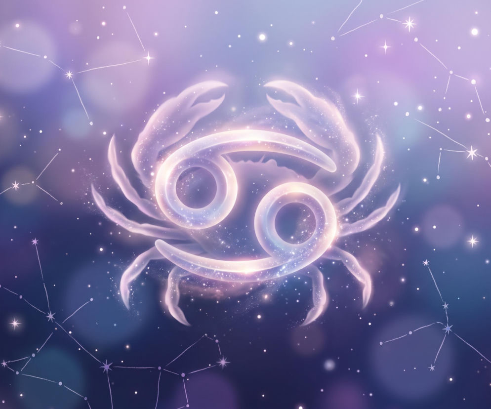 Świecący symbol znaku zodiaku Rak na tle gwieździstego nieba. O horoskopie dla Raka przeczytasz na Eska.
