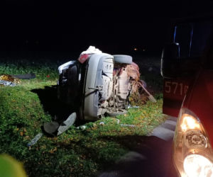 Kozolin. ZMASAKROWANE auto! Dwie osoby NIE ŻYJĄ! Ciężko ranny 18-latek w Płocku! [ZDJĘCIA]