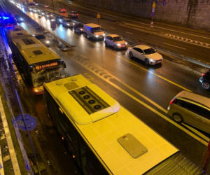 Zderzenie dwóch autobusów na Trasie Łazienkowskiej 