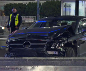 Mercedes w przejściu