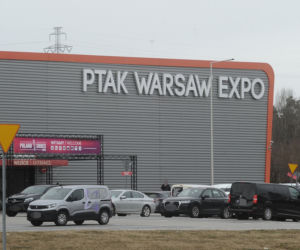 Uchodźcy w Warszawie to już 10 proc. mieszkańców stolicy. Śpią w hali targowej, na boisku i w biurowcu