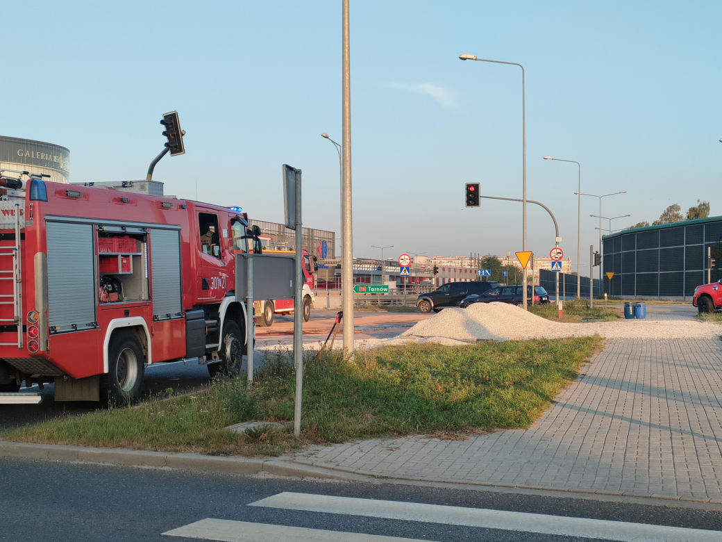 Przewrócona ciężarówka w Kielcach