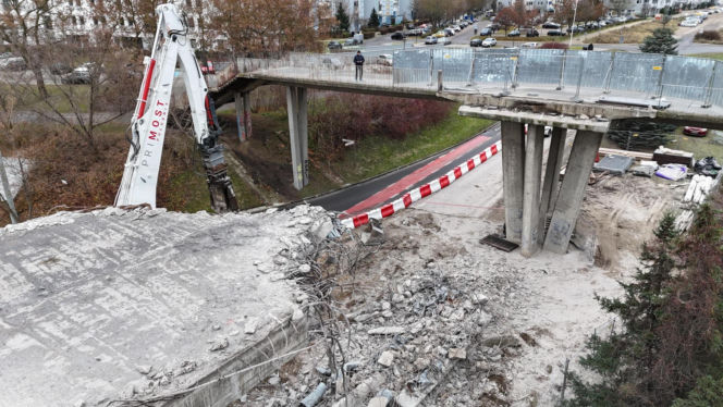 Rozbiórka kładki-giganta na gdańskiej Zaspie. Utrudnienia na skrzyżowaniu al. Rzeczpospolitej i al. Jana Pawła II