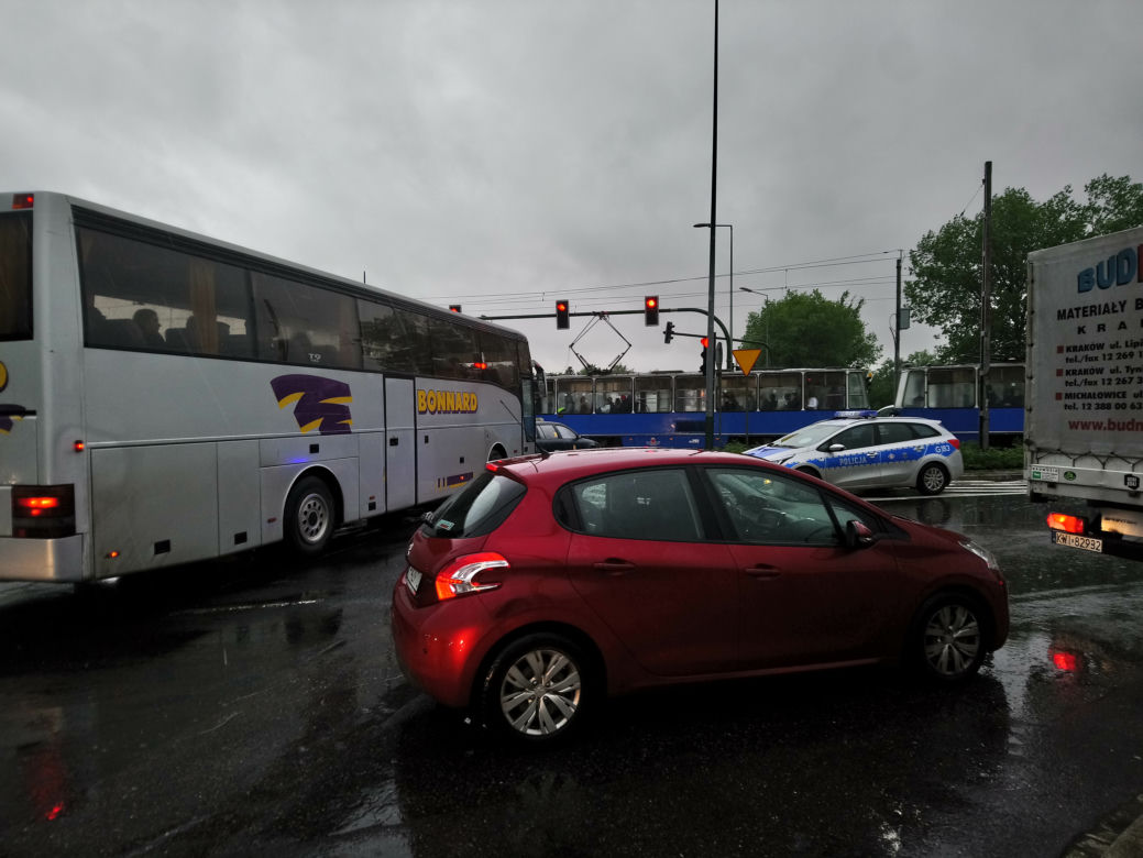 Kraków znów sparaliżowany: zalane ulice i armagedon na drogach