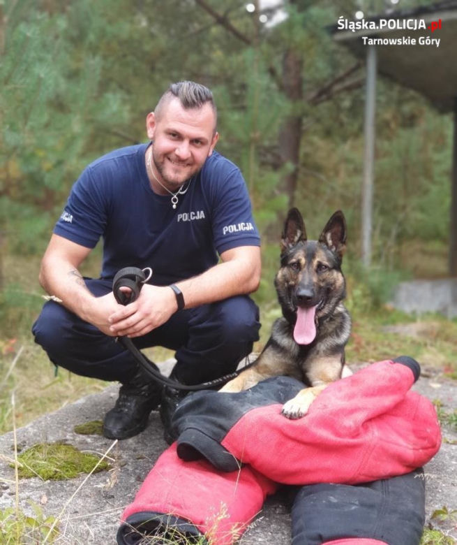 Nowy pies-policjant w Tarnowskich Górach. Ale słodziak! Kubica jest nim zachwycony