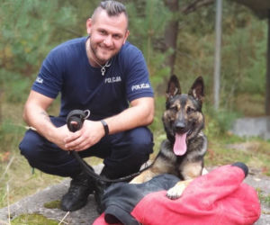 Nowy pies-policjant w Tarnowskich Górach. Ale słodziak! Kubica jest nim zachwycony