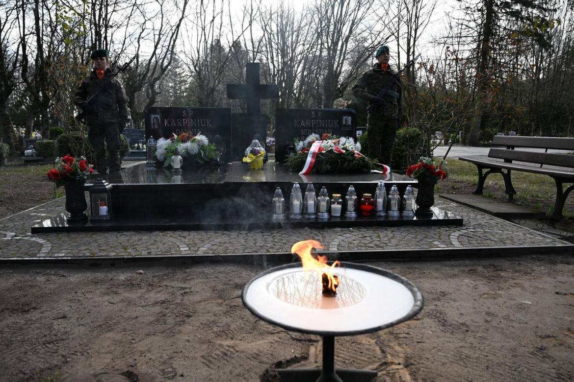 Kołobrzeg: Uroczystości ku czci Sebastiana Karpiniuka w 15. rocznicę katastrofy smoleńskiej