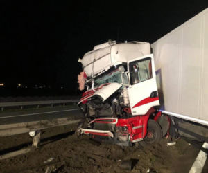 Groźny wypadek dwóch ciężarówek na A2 koło Poznania. Został z nich złom 