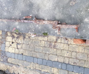 Tarnów. Radziecki karabin przeciwpancerny znaleziony w centrum miasta