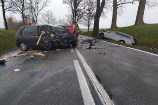 Tragiczny wypadek w Pomorskiem. W wyniku zderzenia się dwóch osobówek zmarł 68-letni mężczyzna