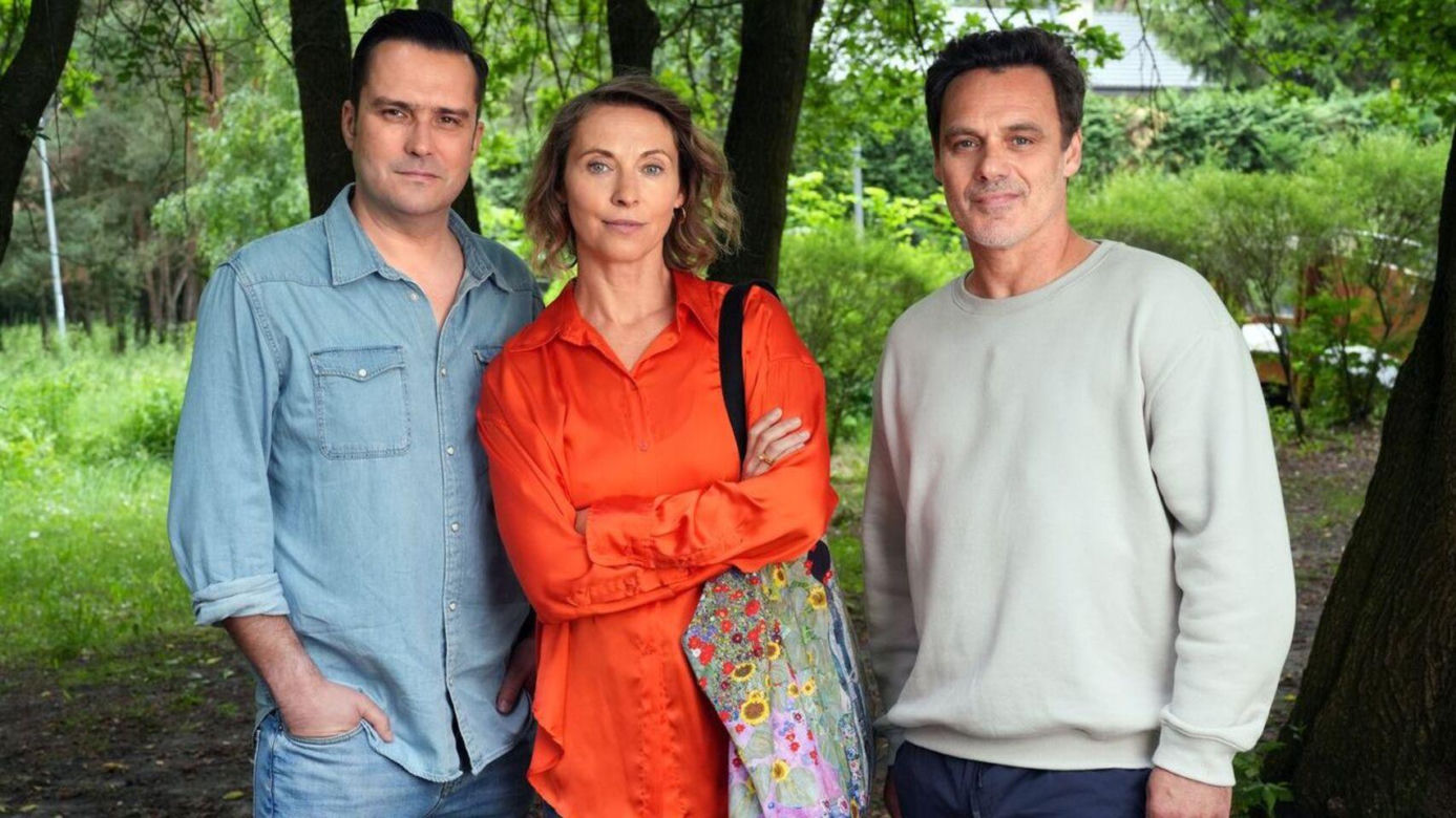 Barwy szczęścia odc. 3089. Beata (Anita Jancia), lekarz Karol Czubak (Jan Wieczorkowski), Damian (Michał Lesień-Głowacki)