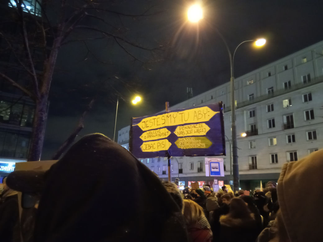 Strajk Kobiet w Warszawie. Takie transparenty mieli ze sobą protestujący (29.01.2021)