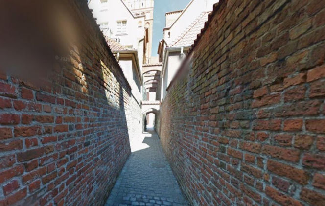 Najpiękniejsza uliczka w woj. warmińsko-mazurskim. Otwiera się tylko na kilka godzin