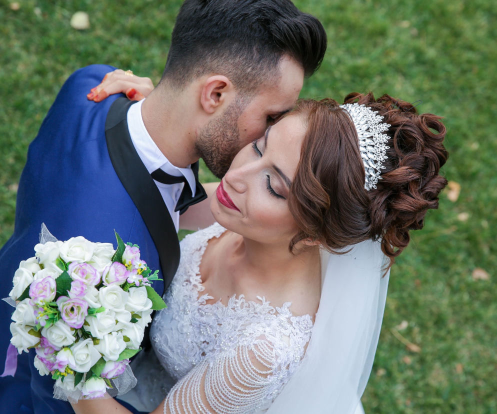 Weselne hity, które porywają do tańca. Wydaje Ci się, że znasz wszystkie? Ten QUIZ prawdę Ci powie!