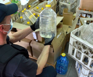 Pół tysiąca litrów alkoholu na walkę z koronawirusem od Podlaskiej KAS