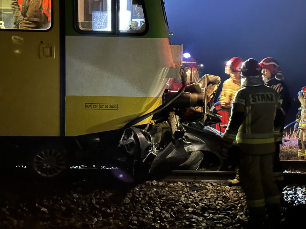 Pociąg zmiażdżył samochód na przejeździe! Wstrząsające ustalenia
