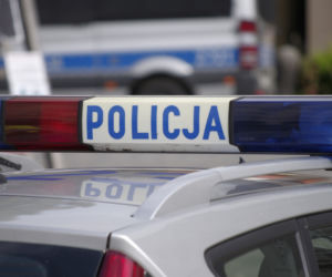 Policja ścigała pijanego kierowcę. Mężczyzna wjechał do rowu