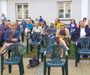 Spotkanie autorskie Artura Ziontka i koncert siedleckich artystów przy fontannie 18.08.2021