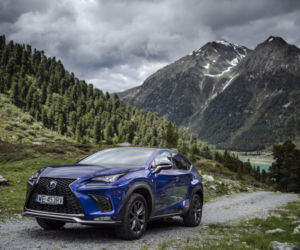 Iga Świątek jeździ Lexusem NX 300h F Sport