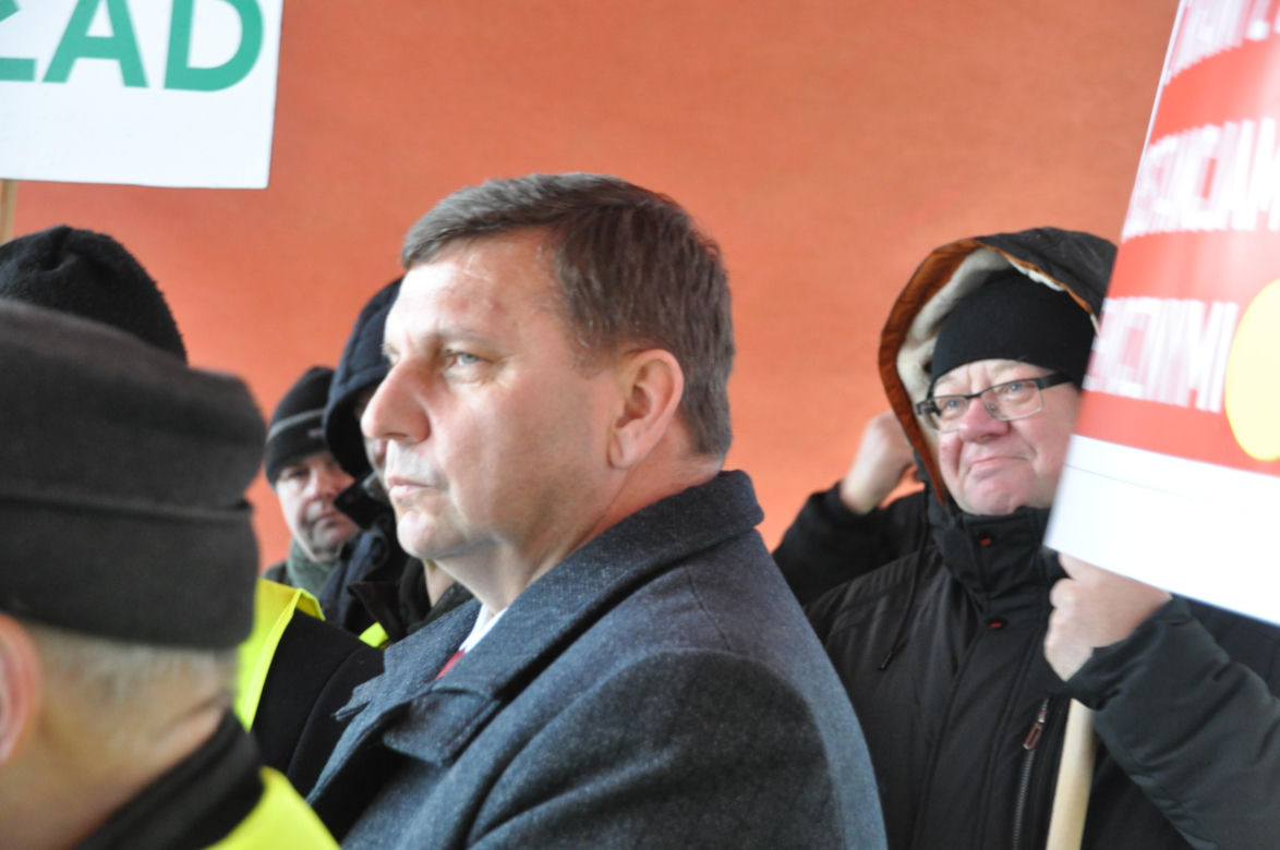 Protest rolników przed Urzędem Wojewódzkim w Kielcach