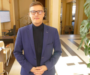 Chcieli obciąć mu palec i przypalać palnikiem! Torturowany 37-latek wyskoczył przez okno